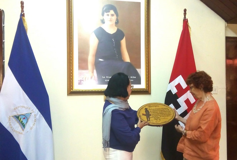 EMBAJADORA1